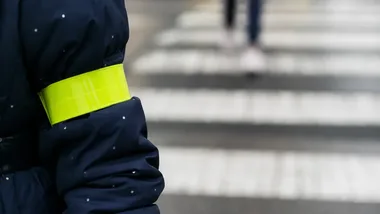 Po wakacjach wracają ważne lekcje. Strażnicy uczą dzieci w Grudziądzu
