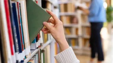 Cztery grudziądzanki, jedna gra i zagadki w pięknych wnętrzach Biblioteki.