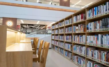Maj w grudziądzkiej bibliotece rozkręca się od flag, planszówek i rowerów