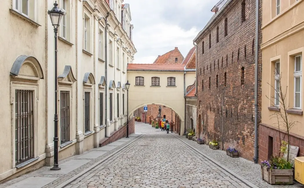 Konferencja o ochronie dzieci przed przemocą w Grudziądzu zakończona manifestem