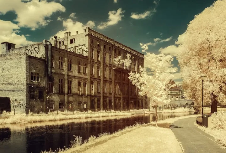 Grafika promocyjna wydarzenia Otwarcie wystawy „Nie‑zwykle zwykłe pejzaże” — Katarzyna Rubiszewska i Małgorzata Oleszek | Koncert Half Light