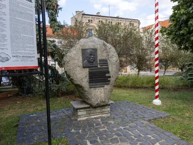 Wiktor Kulerski w pamięci miasta – uroczystość przy pomniku i przypomnienie roli wydawcy