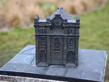 Przy makiecie synagogi – uroczystość ku pamięci Polaków ratujących Żydów