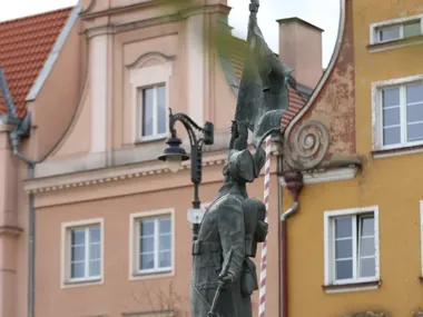Hołd dla ofiar wojny wybrzmi pod pomnikiem na Rynku