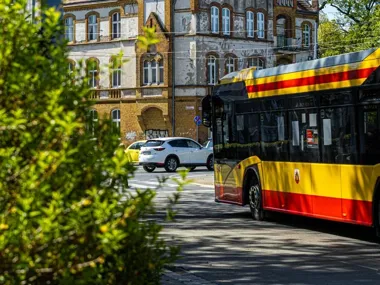 Powrót szkolnych rozkładów i koniec linii R. Zmiany w komunikacji