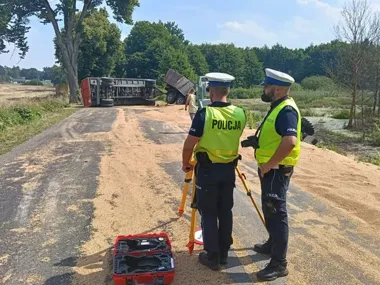 Grudziądzka drogówka dostała nowy sprzęt. Sprawdziła go przy ciągniku