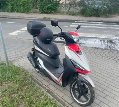 Pijany motorowerzysta runął na jezdni - miał 3 promile i sądowy zakaz