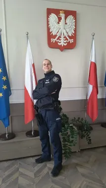 Mundur, rozmowa i empatia - tak pracuje dzielnicowy z Gruty