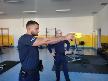 Paralizator w rękach grudziądzkich policjantów przeszedł prawdziwy test